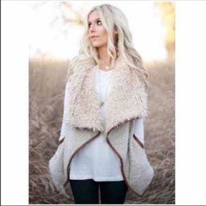 Love tree Sherpa vest size large